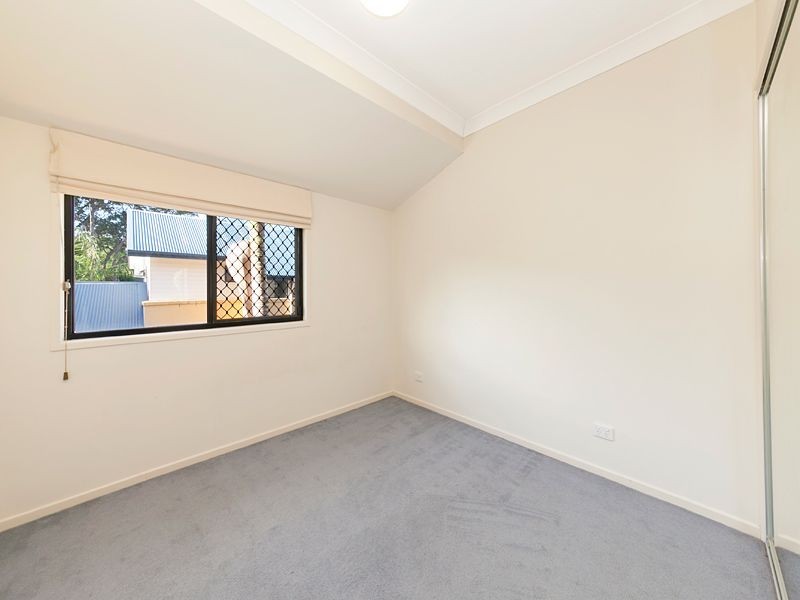 8/122 Central Avenue, Indooroopilly QLD 4068