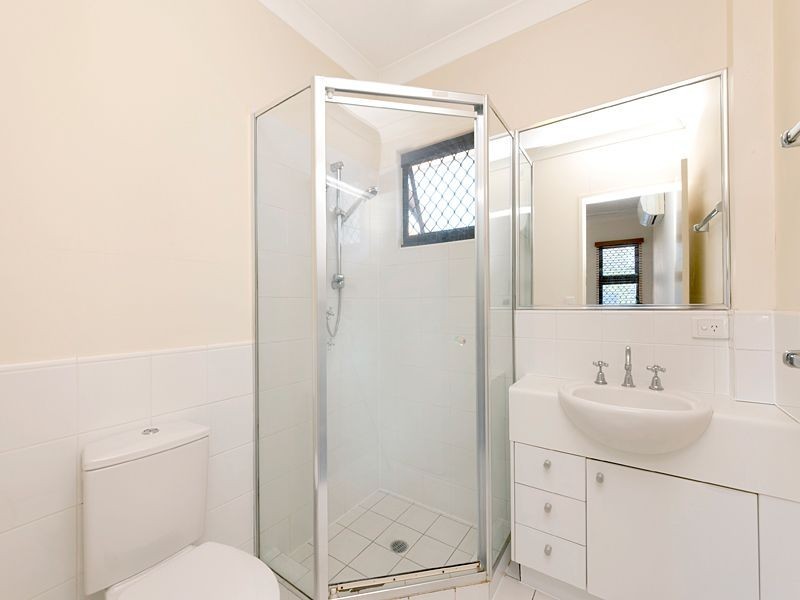 8/122 Central Avenue, Indooroopilly QLD 4068