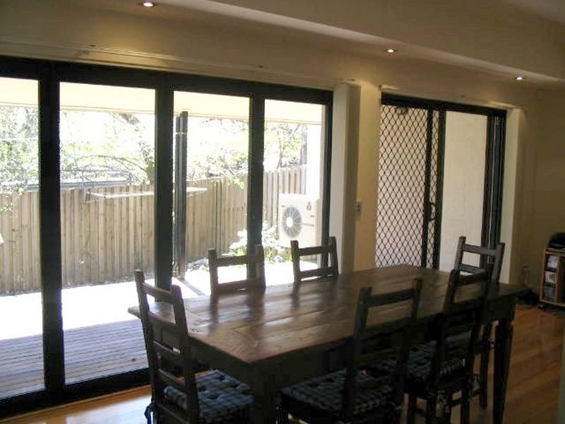 38 Raven Street, St Lucia QLD 4067