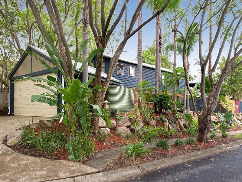 35 Leander Street, Chapel Hill QLD 4069