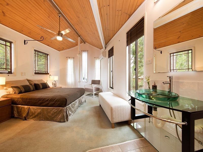 35 Leander Street, Chapel Hill QLD 4069