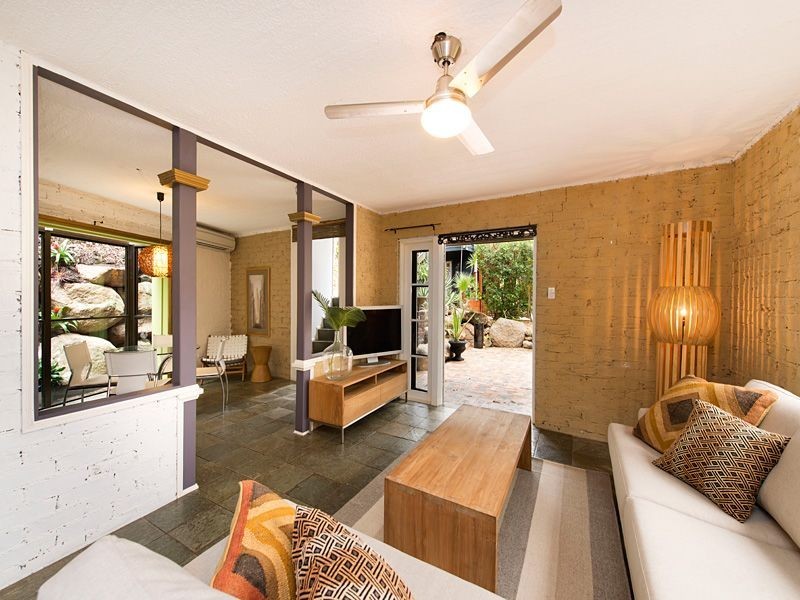 35 Leander Street, Chapel Hill QLD 4069