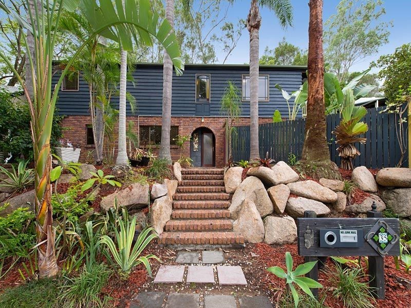 35 Leander Street, Chapel Hill QLD 4069