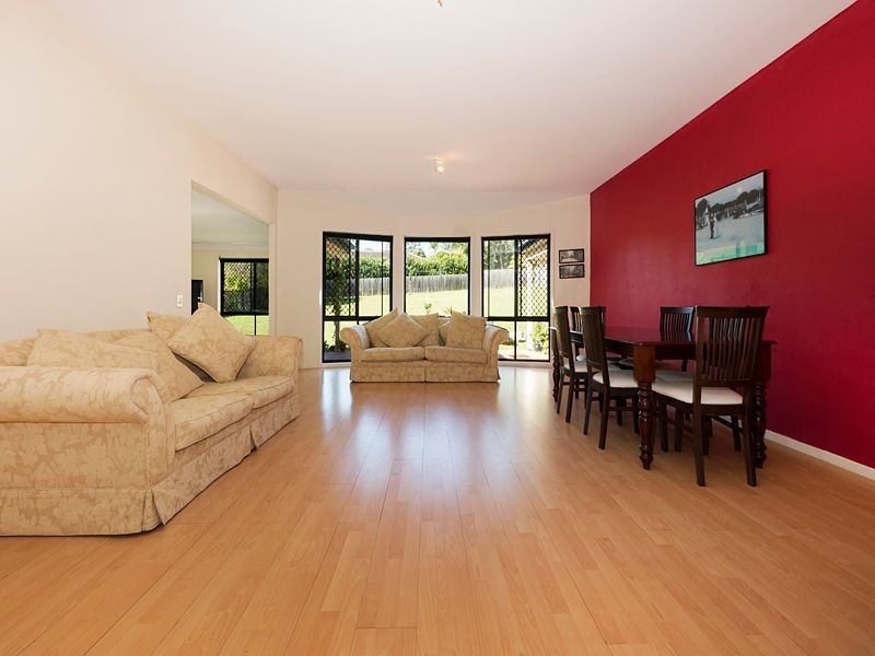 42 Gibson Crescent, Bellbowrie QLD 4070