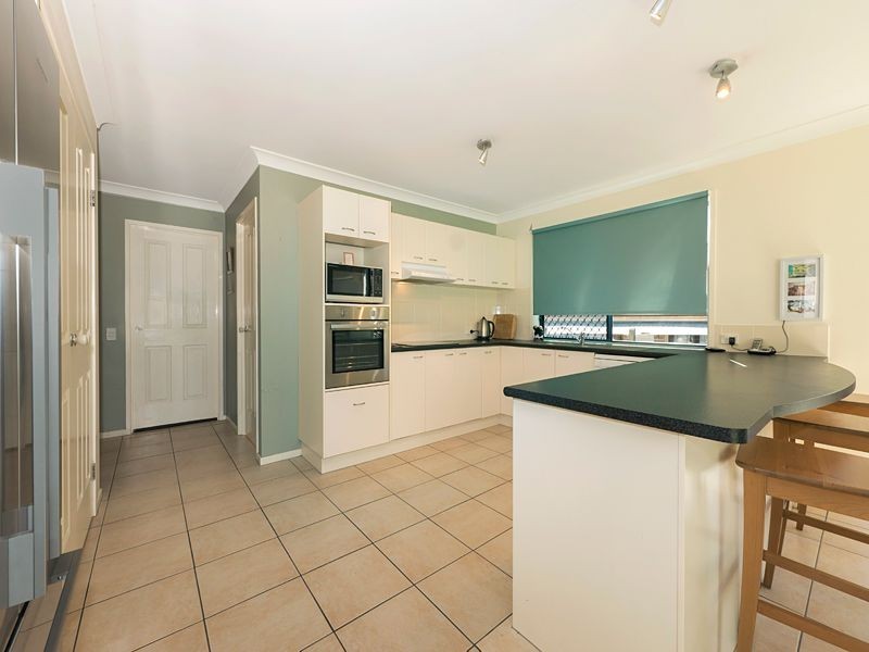 42 Gibson Crescent, Bellbowrie QLD 4070