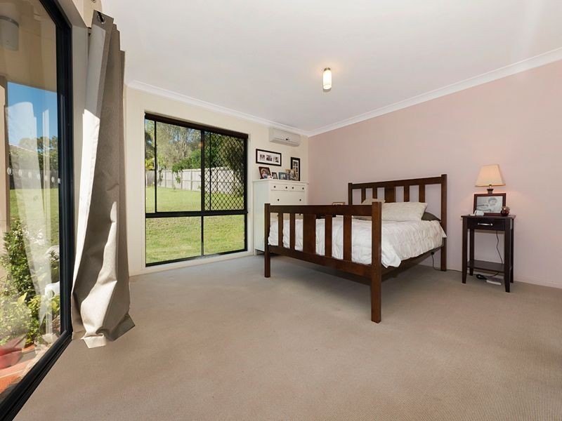 42 Gibson Crescent, Bellbowrie QLD 4070