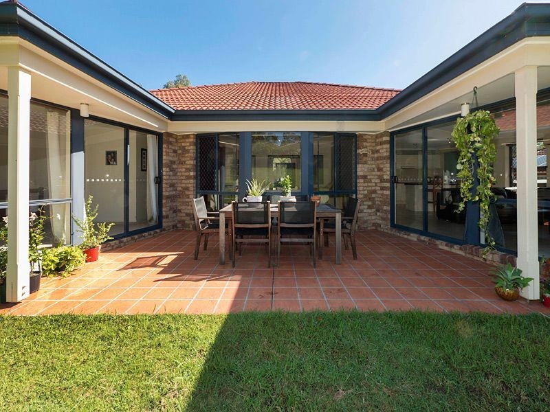 42 Gibson Crescent, Bellbowrie QLD 4070