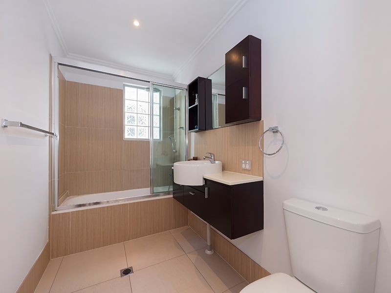 201/28 Dengate Lane, St Lucia QLD 4067