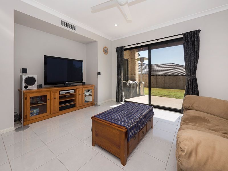 19 Grange Place, Moggill QLD 4070