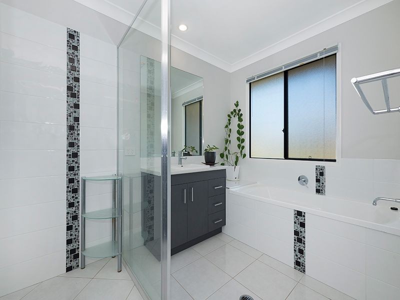 19 Grange Place, Moggill QLD 4070