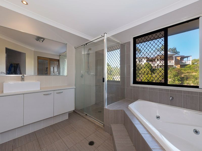 51 Lagoon Crescent, Bellbowrie QLD 4070