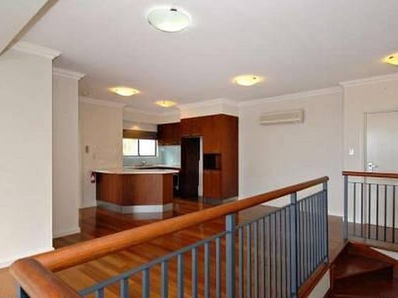 2/60 Kensington Terrace, Toowong QLD 4066