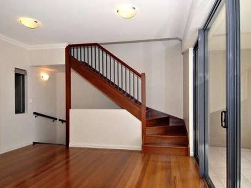 2/60 Kensington Terrace, Toowong QLD 4066