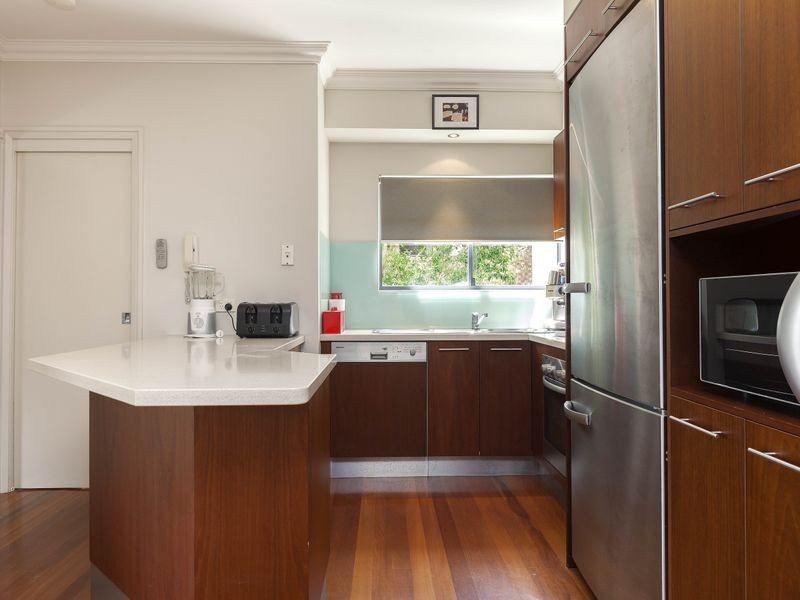 2/60 Kensington Terrace, Toowong QLD 4066