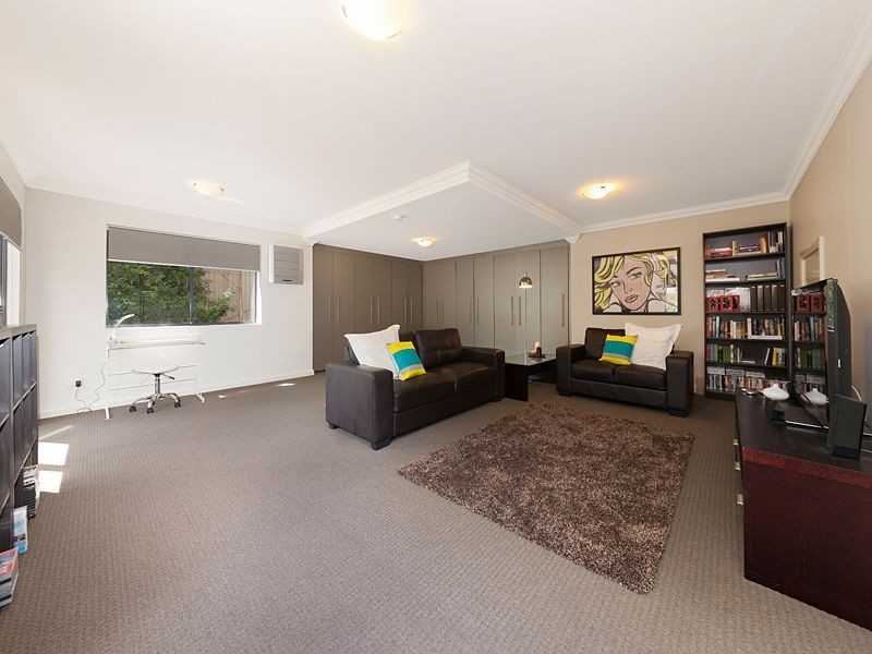 2/60 Kensington Terrace, Toowong QLD 4066