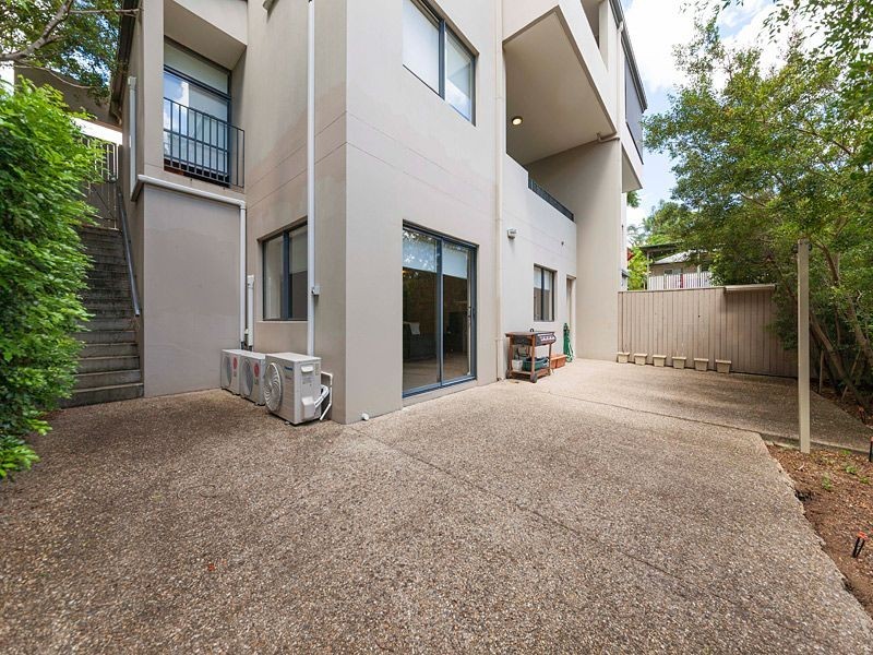 2/60 Kensington Terrace, Toowong QLD 4066