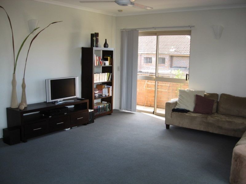 8/8 Carr Street, St Lucia QLD 4067