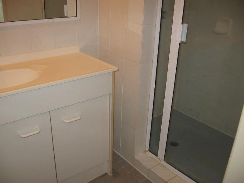 8/8 Carr Street, St Lucia QLD 4067