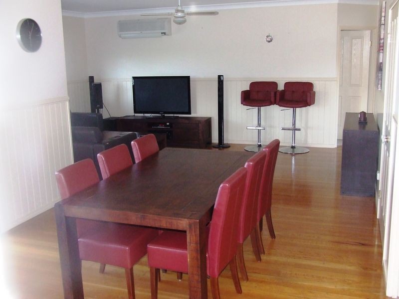 8 Taradale Close, Moggill QLD 4070