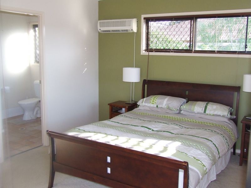 8 Taradale Close, Moggill QLD 4070