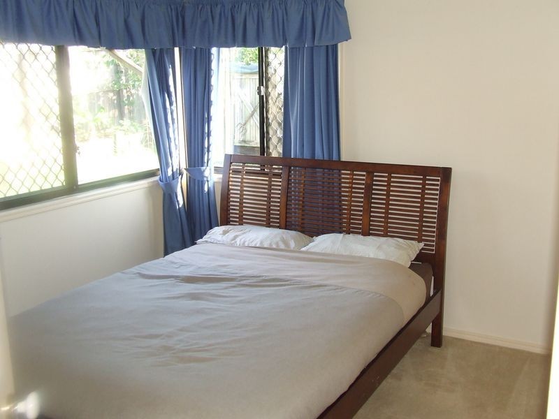 8 Taradale Close, Moggill QLD 4070