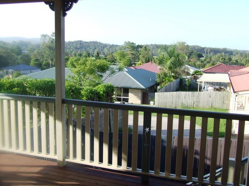 8 Taradale Close, Moggill QLD 4070