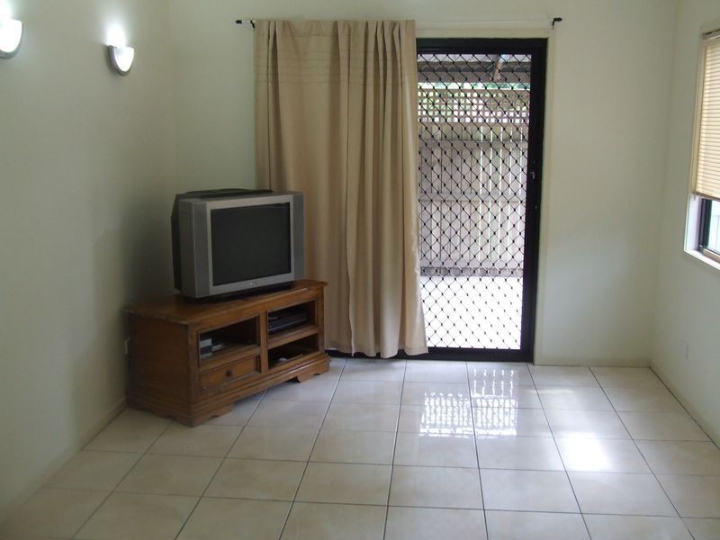 2/50 Witton Road, Indooroopilly QLD 4068