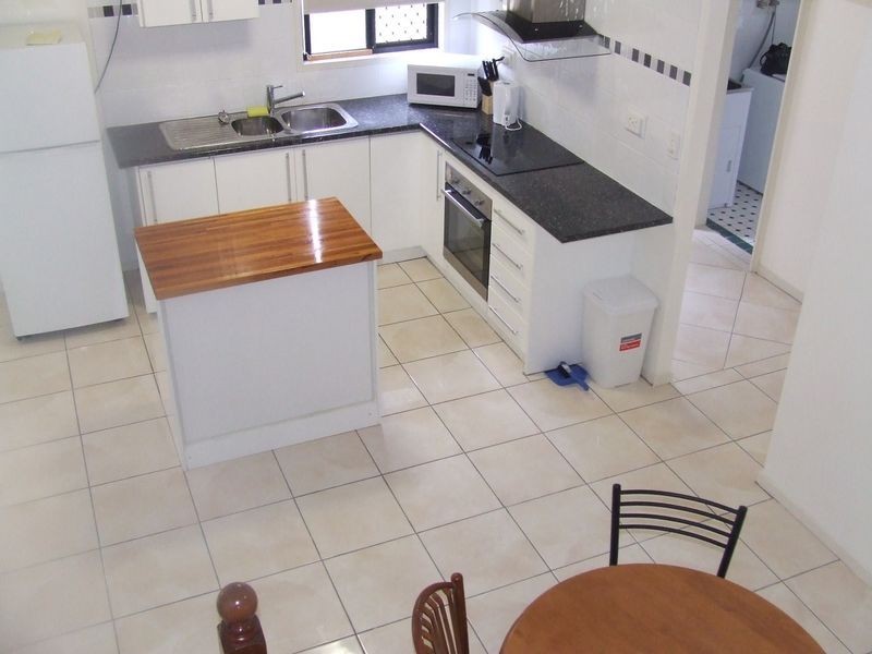 2/50 Witton Road, Indooroopilly QLD 4068