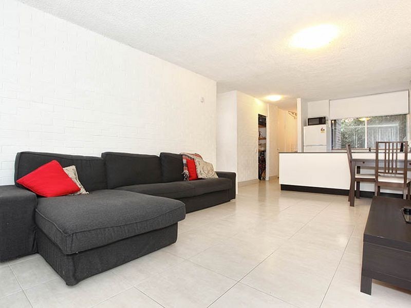 4/124 Sir Fred Schonell Drive, St Lucia QLD 4067