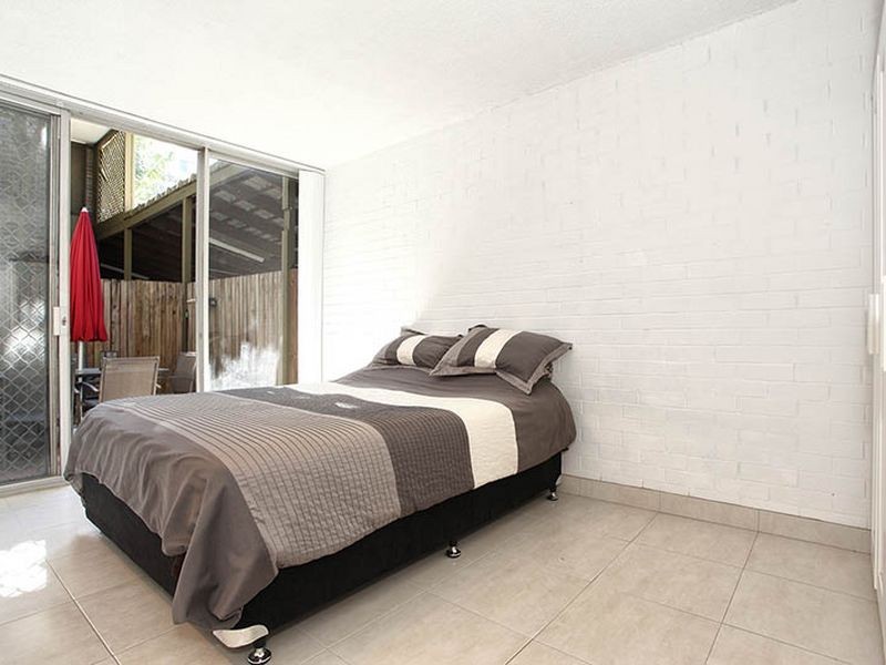 4/124 Sir Fred Schonell Drive, St Lucia QLD 4067