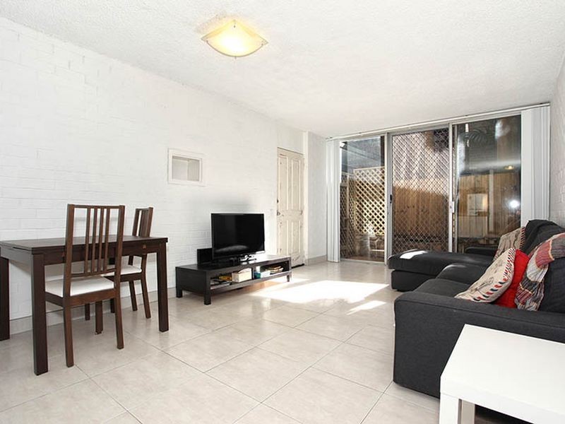 4/124 Sir Fred Schonell Drive, St Lucia QLD 4067