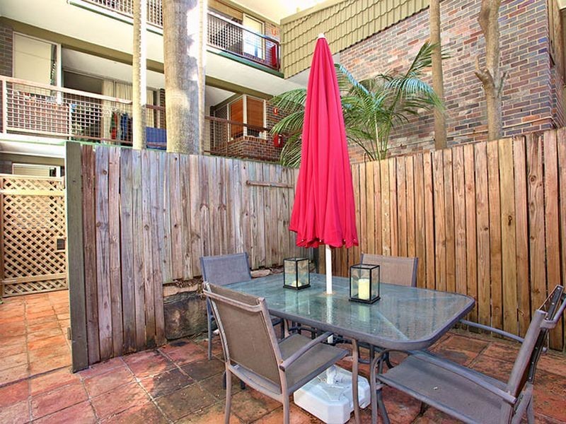 4/124 Sir Fred Schonell Drive, St Lucia QLD 4067