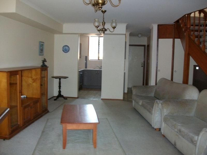 2/75 Bellevue Terrace, St Lucia QLD 4067