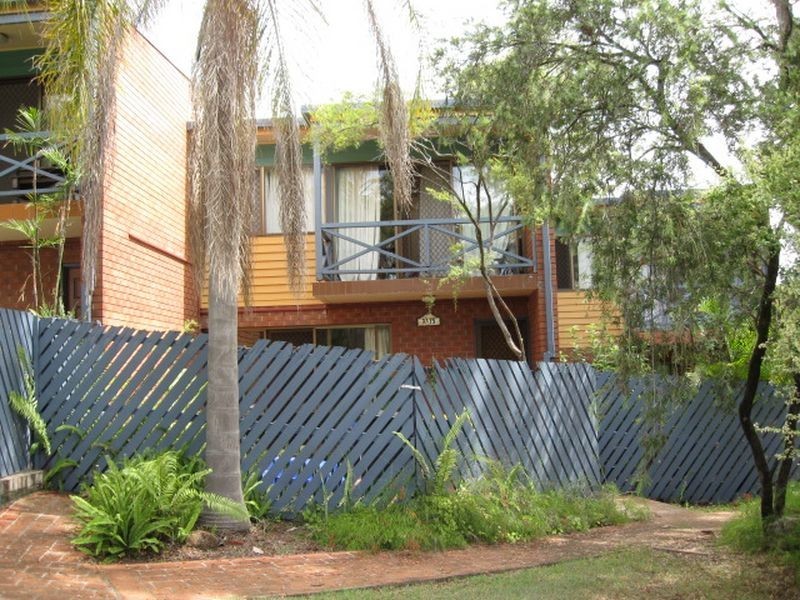 2/75 Bellevue Terrace, St Lucia QLD 4067