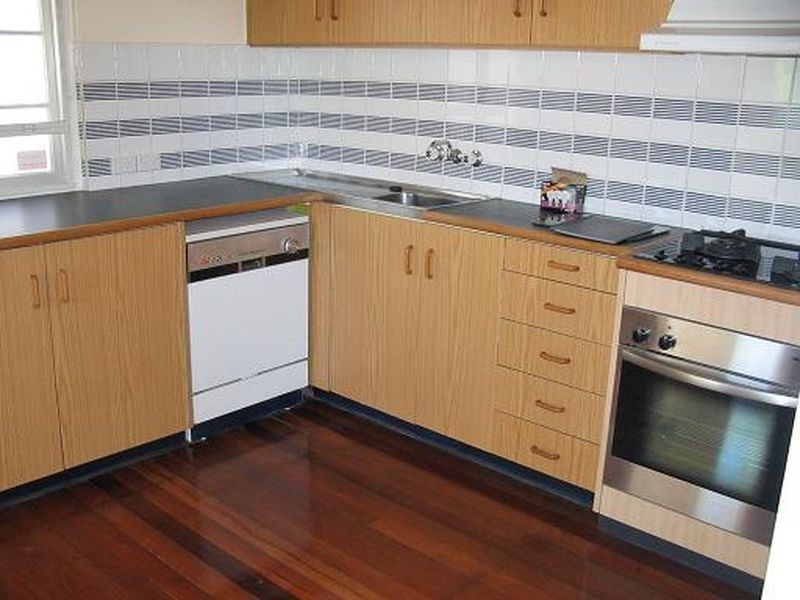 100 Eighth Avenue, St Lucia QLD 4067