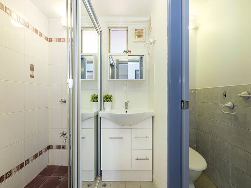 2/70 Mitre Street, St Lucia QLD 4067