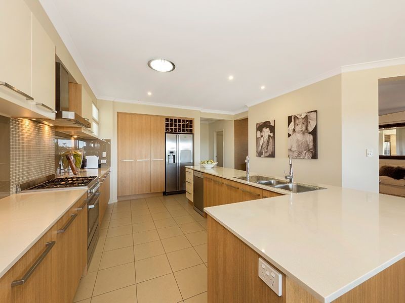 4 Kauri Pine Close, Moggill QLD 4070