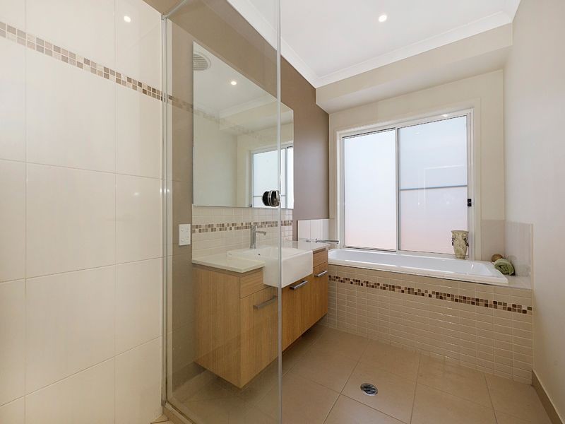 4 Kauri Pine Close, Moggill QLD 4070