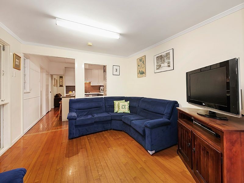 35 Burns Road, Toowong QLD 4066