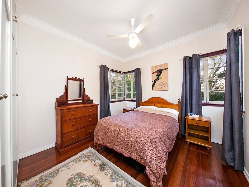 35 Burns Road, Toowong QLD 4066