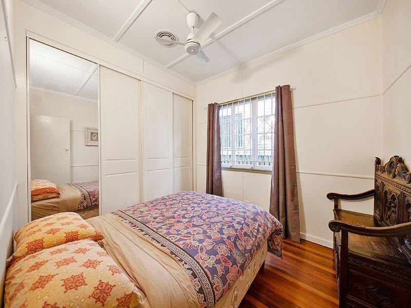 35 Burns Road, Toowong QLD 4066