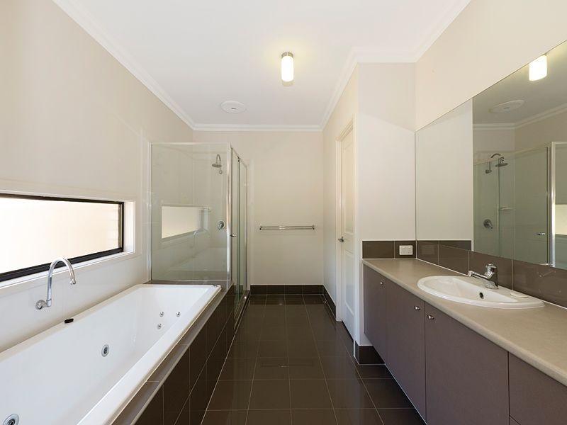 11 Lancewood Place, Moggill QLD 4070