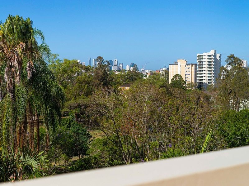 4/58 Sisley Street, St Lucia QLD 4067