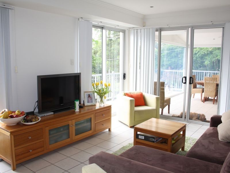 2/106 Carmody Road, St Lucia QLD 4067