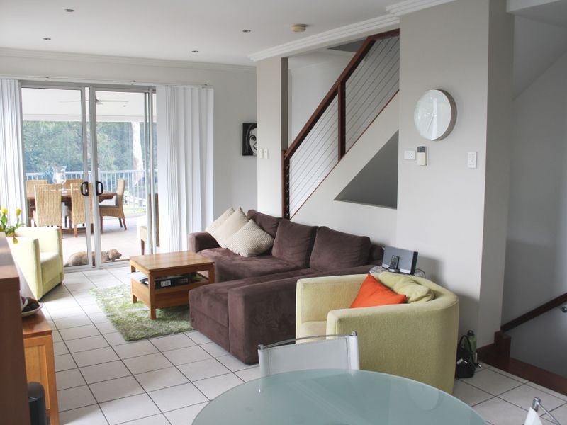 2/106 Carmody Road, St Lucia QLD 4067