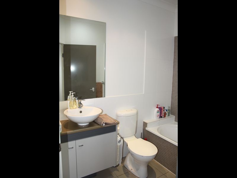 2/106 Carmody Road, St Lucia QLD 4067