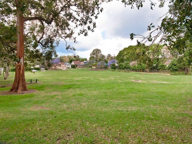 2/106 Carmody Road, St Lucia QLD 4067