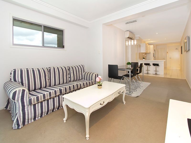 8/51 Lambert Road, Indooroopilly QLD 4068