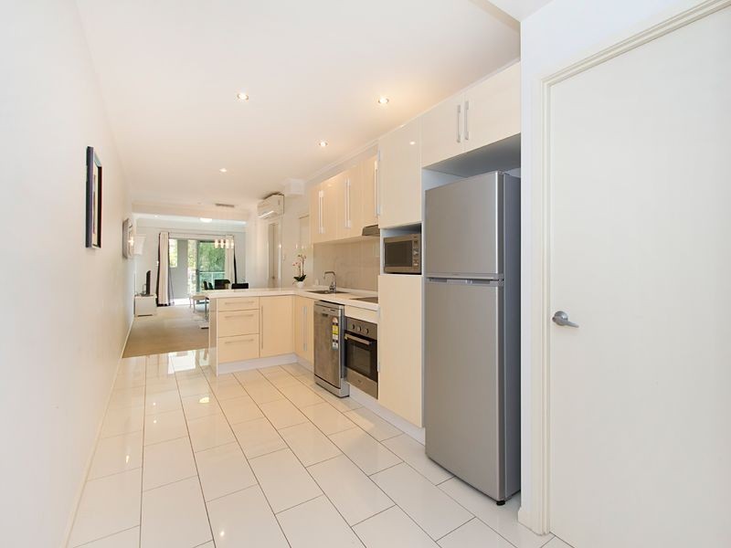8/51 Lambert Road, Indooroopilly QLD 4068