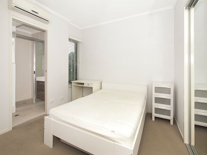 8/51 Lambert Road, Indooroopilly QLD 4068